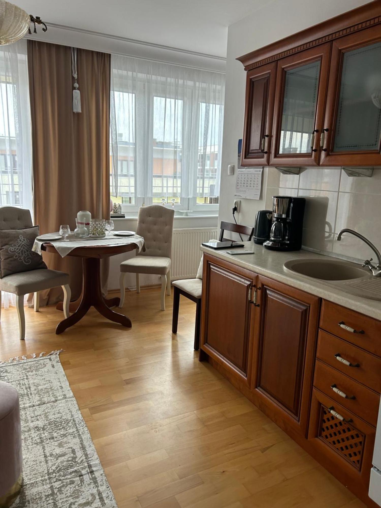 Unique Beige & Gold Apartments โควอบเซก ภายนอก รูปภาพ